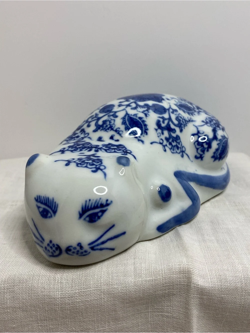 Blue White Porcelain Reclining Cat Figurine Chinosoire Floral Ceramic
